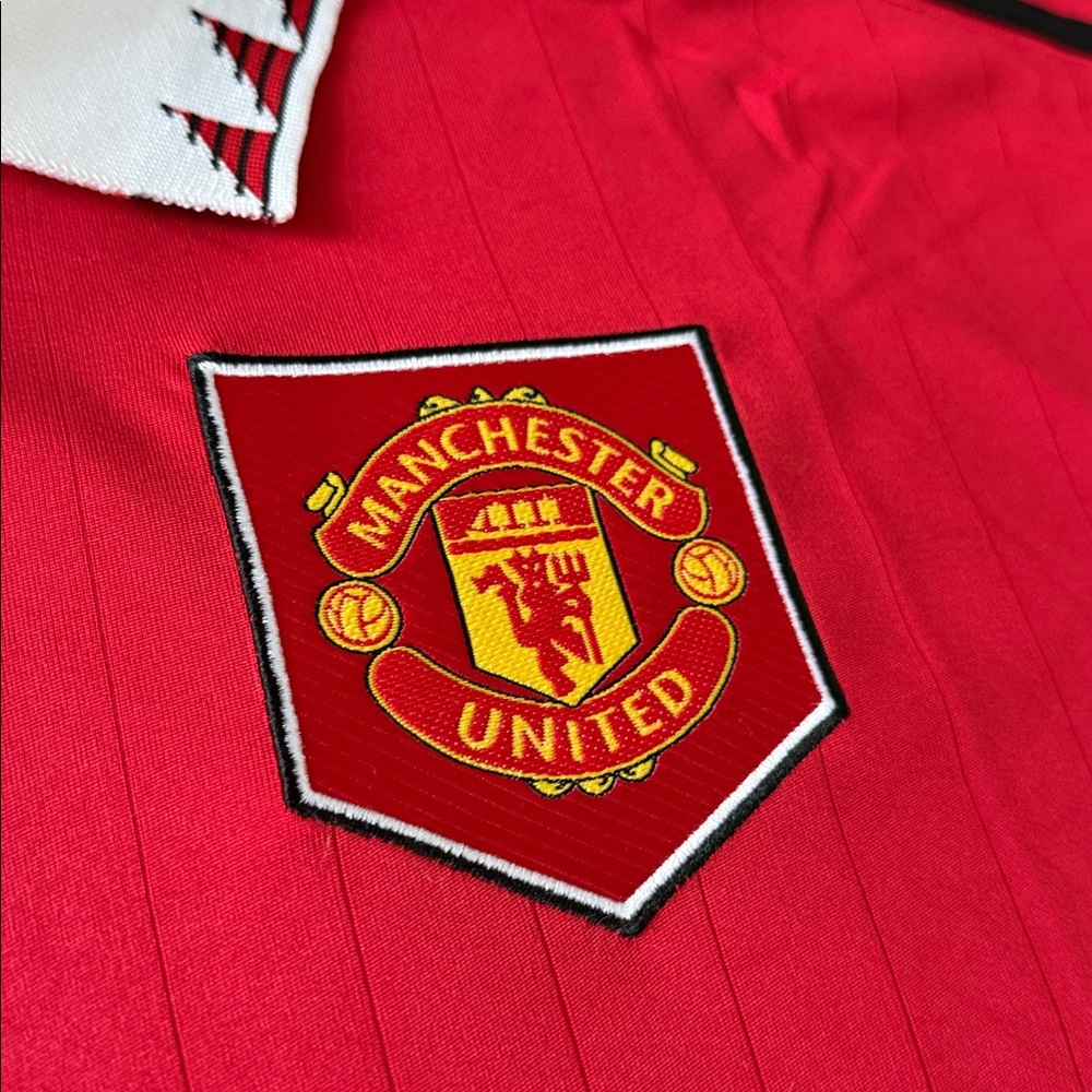 Manchester United 2022-23 Home Adidas Premier League Jersey - Picture 2 of 8